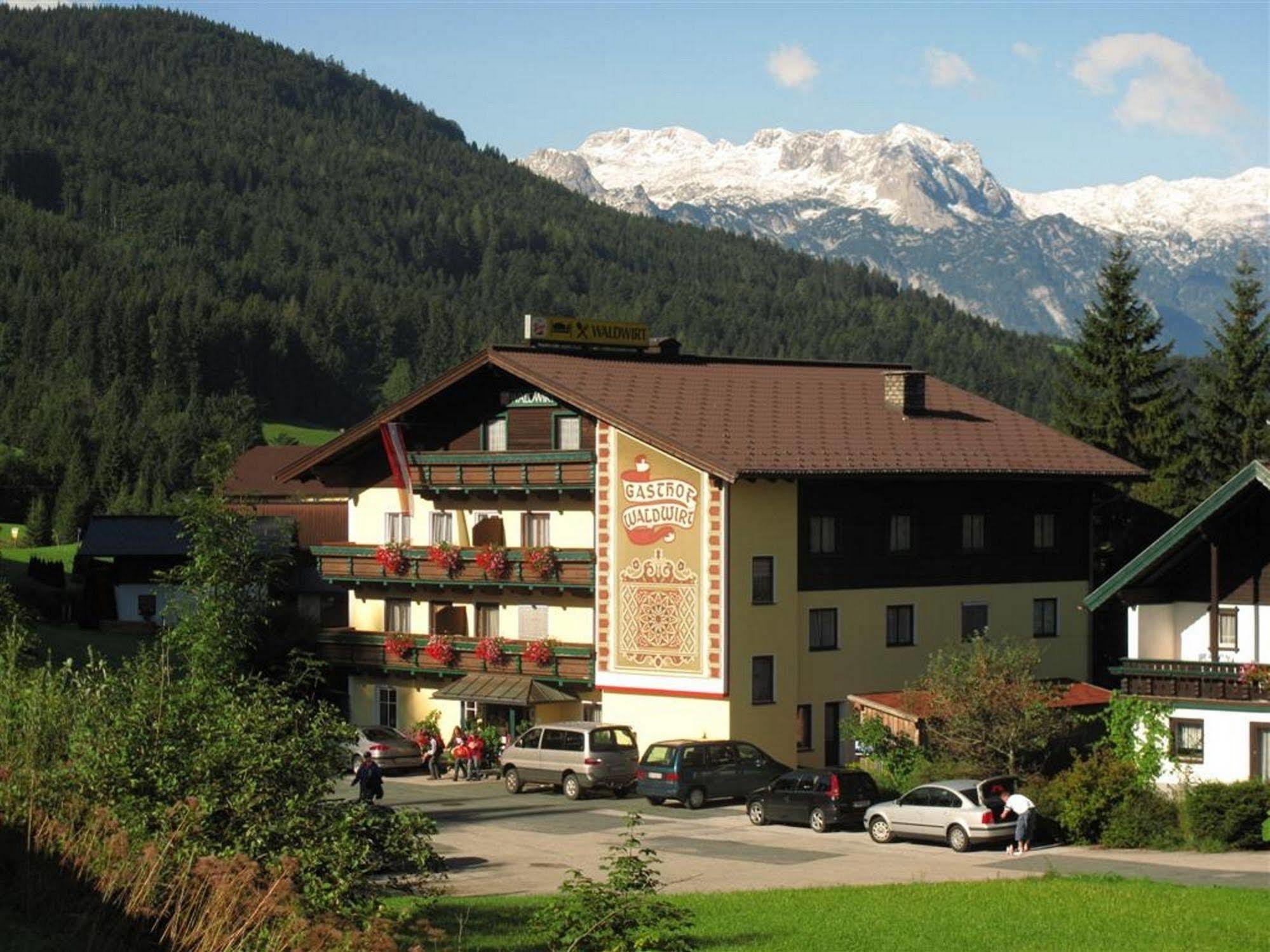 Gasthof Waldwirt Russbach am Pass Gschütt Esterno foto